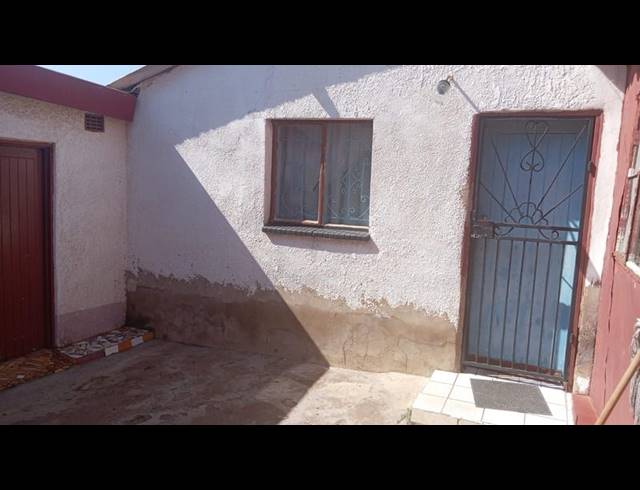 2 BEDROOM HOUSE FOR SALE IN JABAVU